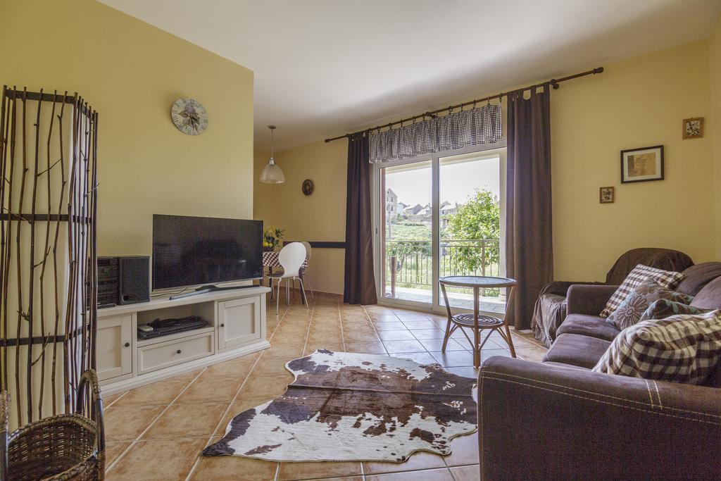 Apartments Popaj コミジャ エクステリア 写真