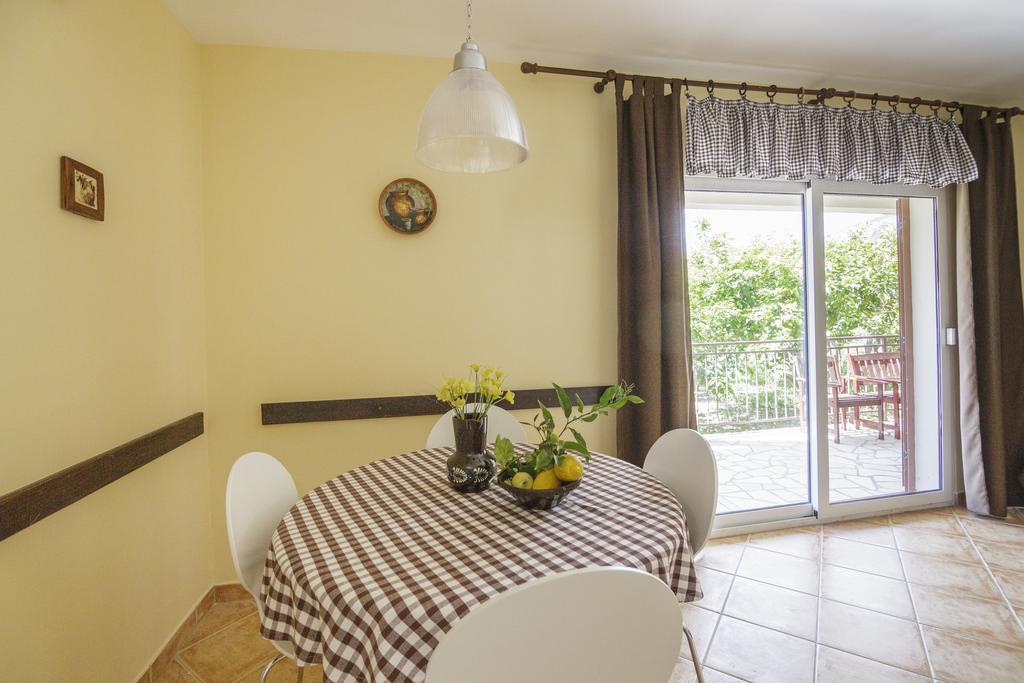 Apartments Popaj コミジャ エクステリア 写真