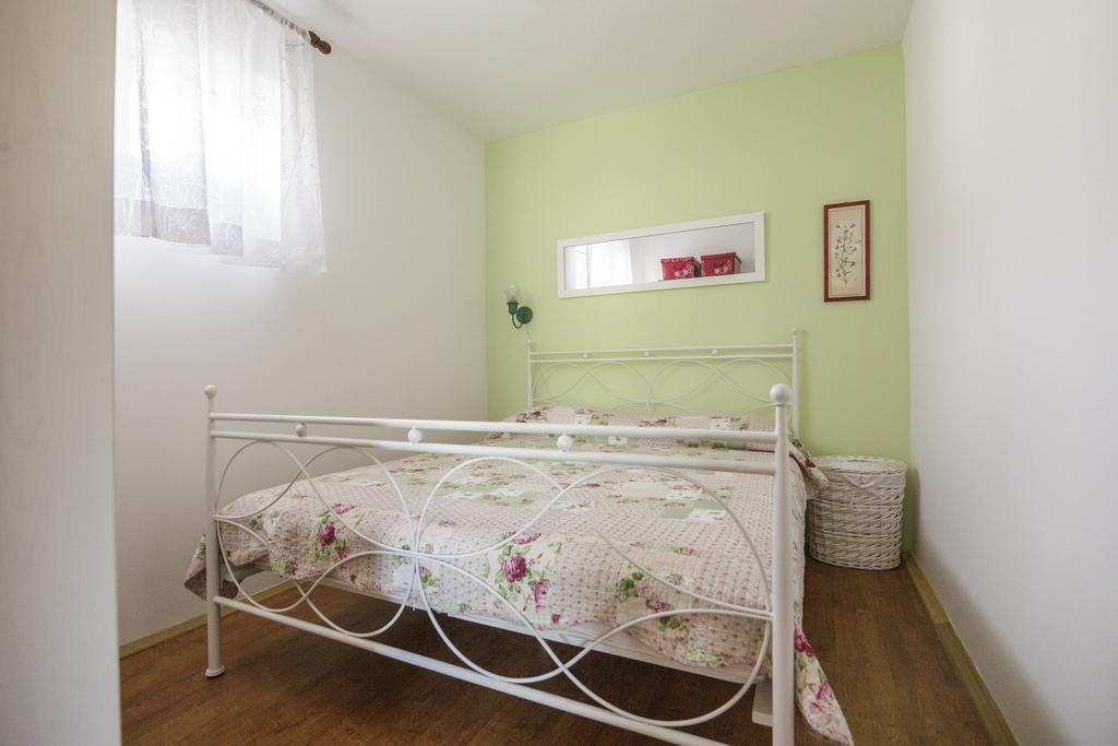 Apartments Popaj コミジャ エクステリア 写真