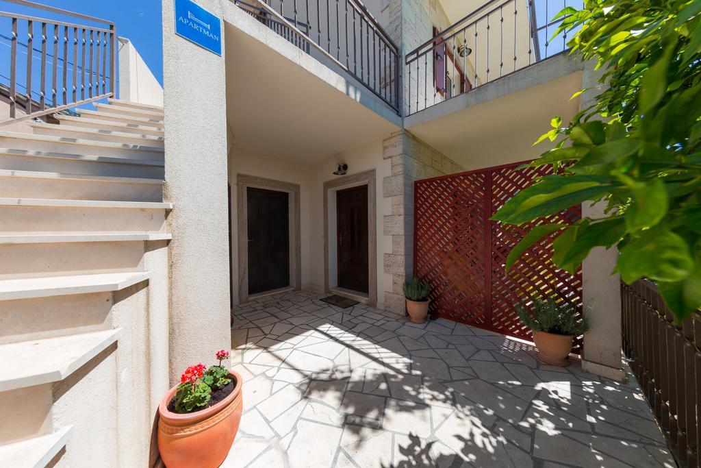 Apartments Popaj コミジャ エクステリア 写真