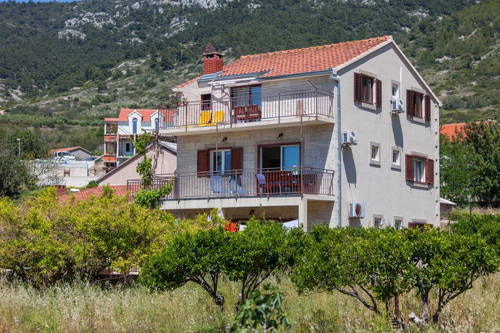 Apartments Popaj コミジャ エクステリア 写真