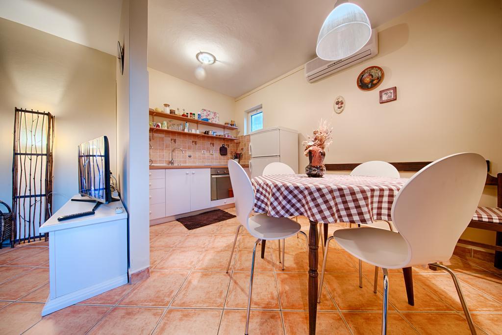 Apartments Popaj コミジャ エクステリア 写真