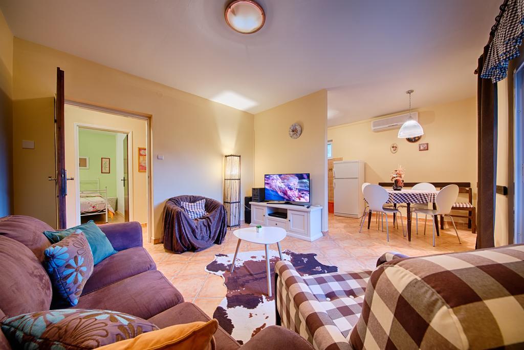 Apartments Popaj コミジャ エクステリア 写真