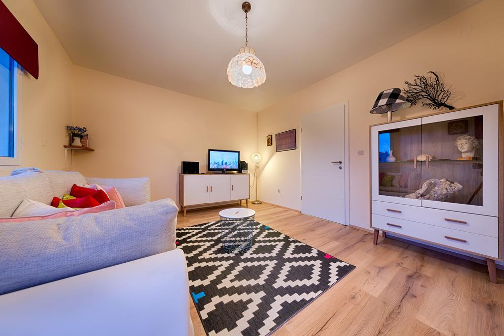 Apartments Popaj コミジャ エクステリア 写真